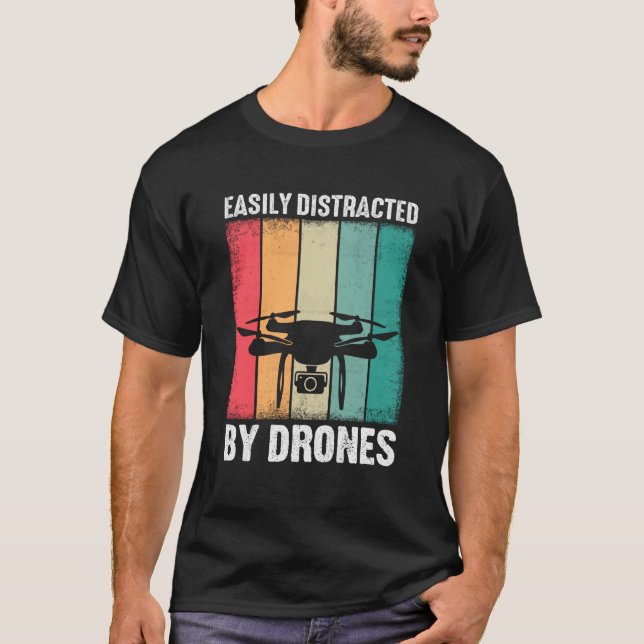 Easily Distracted by Drones Drone Pilot Enthusiast T-Shirt (Vorderseite)