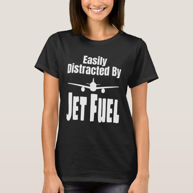 Easily Distracted By Jet Fuel Aviation Pilot Flyin T-Shirt (Vorderseite)