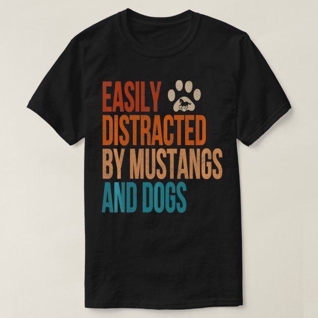 Easily Distracted by Mustangs and Dogs Funny Vinta T-Shirt (Design vorne)