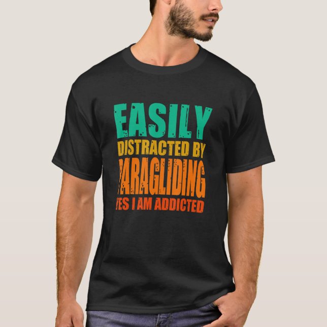 Easily Distracted By Paragliding Yes I Am Addicted T-Shirt (Vorderseite)
