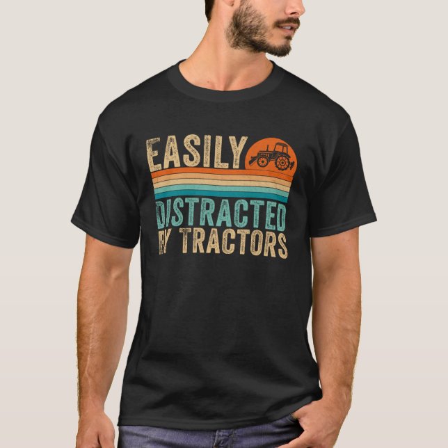 Easily distracted by tractors T-Shirt (Vorderseite)