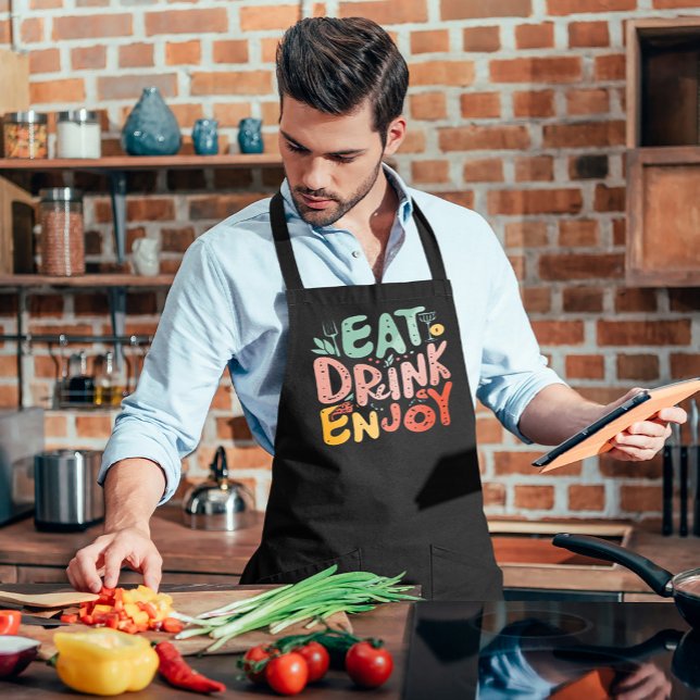 Eat Drink Profitez d'un tablier cadeau amusant (#eatdrinkenjoy #zazzlemade #quotesapron #funnychef)