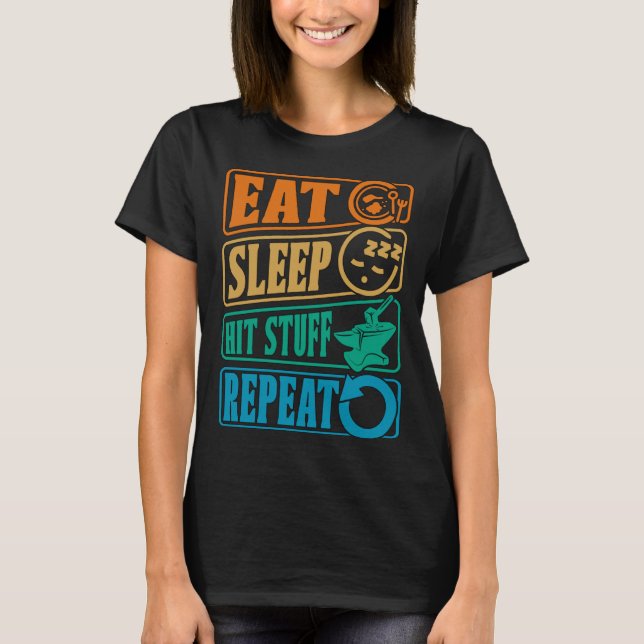 Eat Sleep Hit Stuff Repeat Retro Blacksmith Anvil  T-Shirt (Vorderseite)