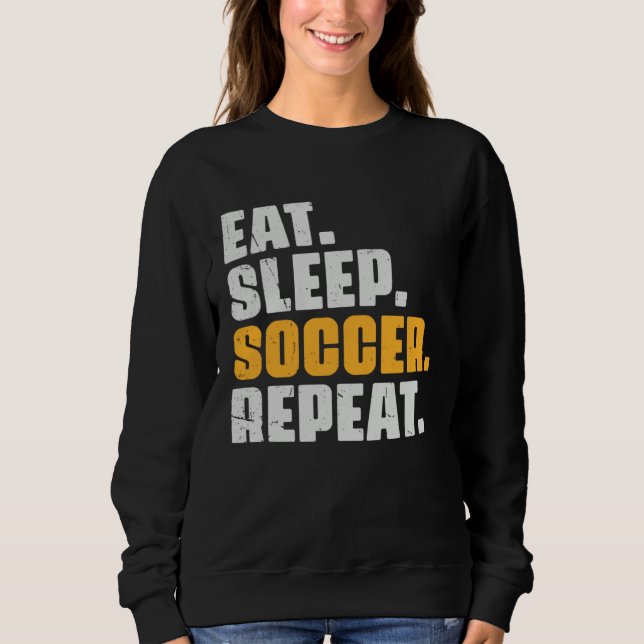 Eat Sleep Soccer Repeat   Soccer Player Retro Vint Sweatshirt (Vorderseite)