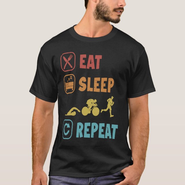 Eat Sleep Swim Ride Run Repeat Triathlete Training T-Shirt (Vorderseite)