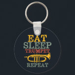 Eat Sleep Trumpet Wiederholung Funny Marching Band Schlüsselanhänger<br><div class="desc">Funny Trompet Player Design für diejenigen,  die Messing musical Instrument in einer Musikband,  Orchester oder musikalische Aufführung spielen. Coole Vintage Retro Jazz Musikgenuss für Musiker und Marching Bandmitglied. Ideal für Musiklehrer,  Orchesterfans und diejenigen,  die Liebe haben Trompete zu spielen. Großartiges Weihnachtsgeschenk und Geburtstagsgeschenk für Familien und Freunde.</div>