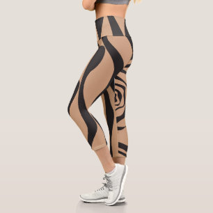 EBB und Flow 4 in Tan und Schwarz Capri Leggings