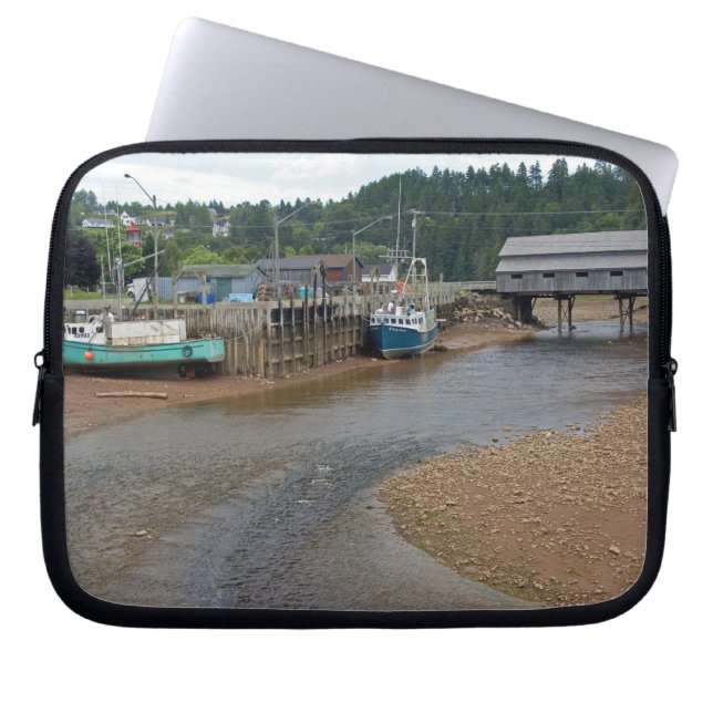 Ebbe in der Bay of Fundy in St. Martins, Neu Laptopschutzhülle (Vorderseite)