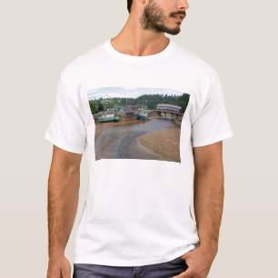 Ebbe in der Bay of Fundy in St. Martins, Neu T-Shirt