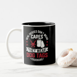 Echte Helden tragen keine Kapen, die sie Hundesags Zweifarbige Tasse