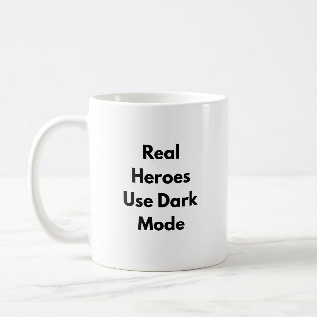 Echte Helden verwenden Dark Mode Tasse – Nerdy Ges (Links)