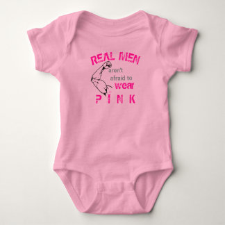 Echte Männer haben keine Angst, rosa Baby Bodysuit Strampler