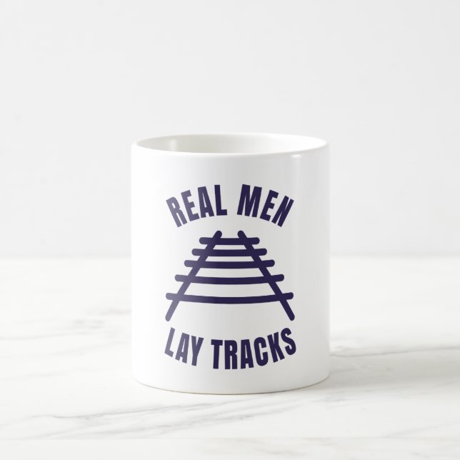 Echte Männer legen Schienen Kaffeetasse (Mittel)