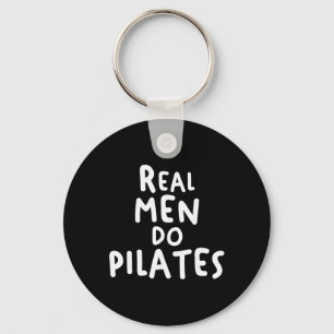 Echte Männer machen Pilates-Workout-Übung Yoga-Fit Schlüsselanhänger