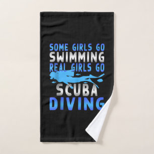 Echte Tauchermädchen Tauchen Ein paar Schwimmen Handtuch