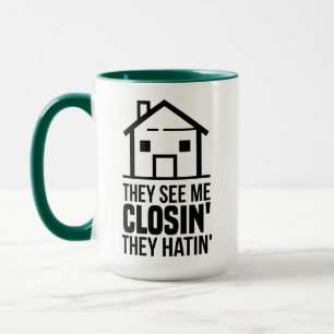 Echter Anwesen Agent, den ich sehe Kaffee trinken Tasse