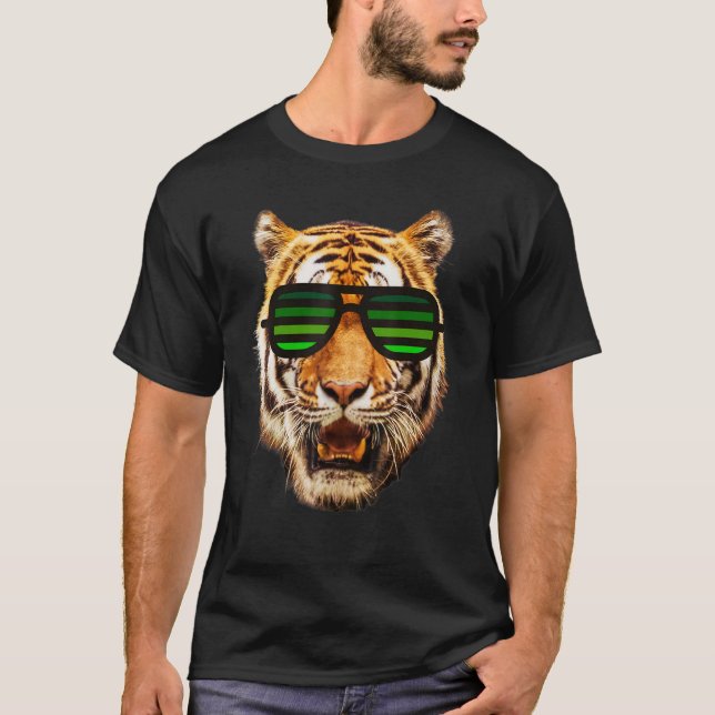 Echter Cooler Tiger für Junge mit grünen gestreift T-Shirt (Vorderseite)