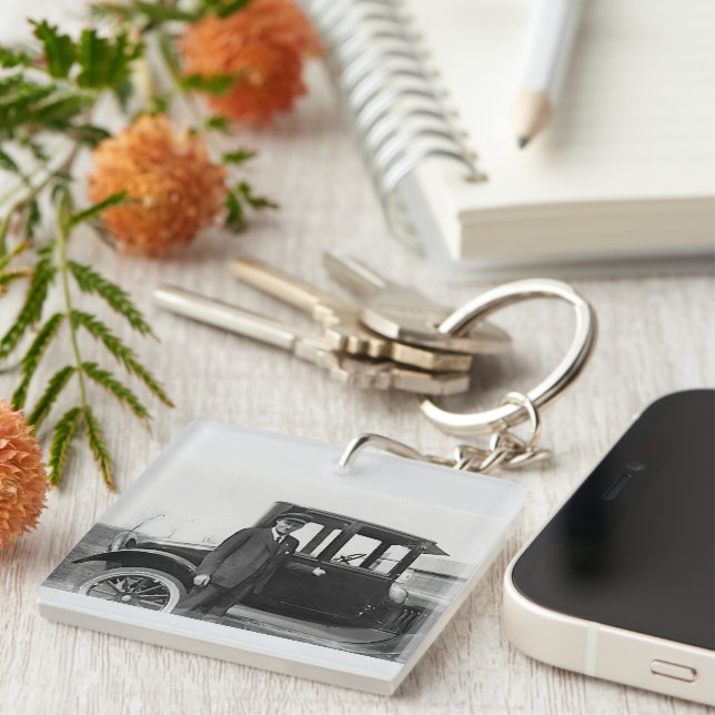 Echtes Foto Antikes Auto & Mann Schlüsselanhänger (Vorderseite rechts)
