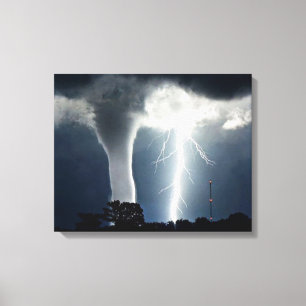 Éclair et toile enveloppée de tornade