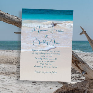 Écrit dans Sand Tropical Beach Wedding Invitation