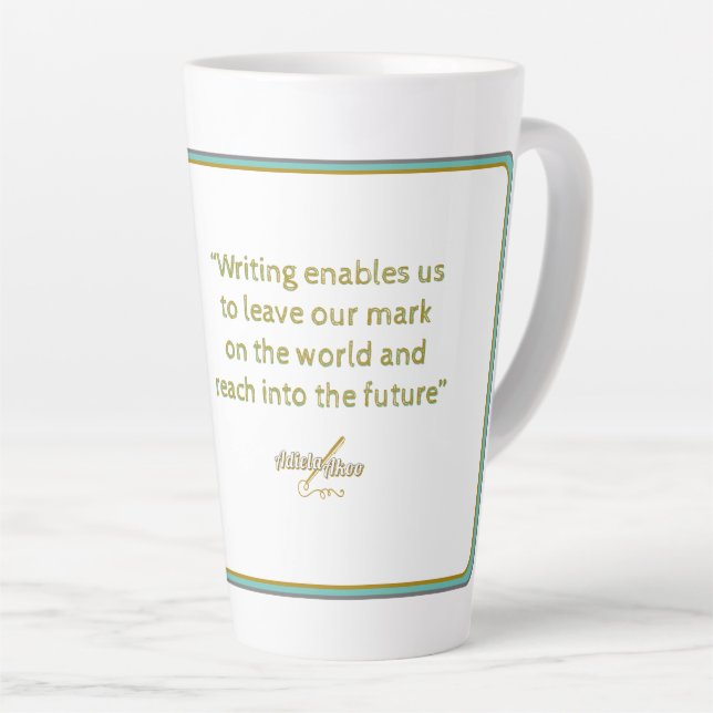 ÉCRIVAIN Latte Mug par la poète Adiela Akoo (Angle droit)
