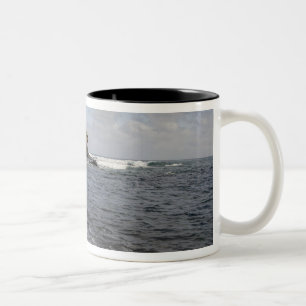Ecuador, Galapagos, Santiago (auch James genannt). Zweifarbige Tasse