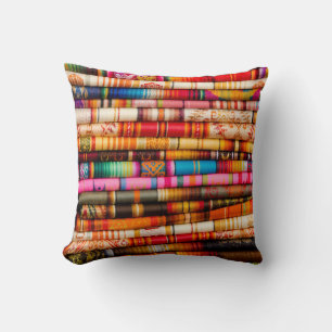 Ecuador, Gebiet um Quito, Otavalo Handwerkermarkt Kissen