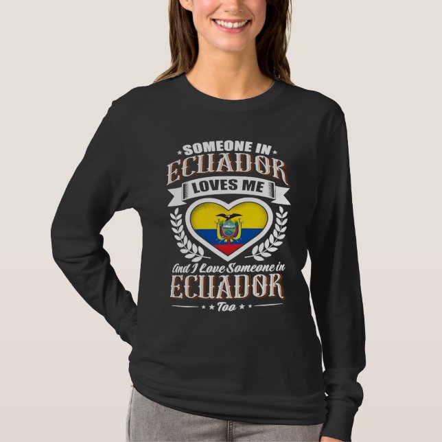 Ecuador Heart Flag Someone in Ecuador Loves Me T-Shirt (Vorderseite)