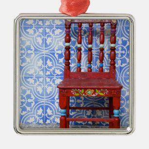 Ecuador. Hochlandstadt Otavalo. Historisch Ornament Aus Metall