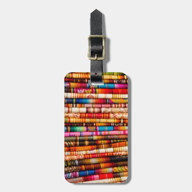 Ecuador, Quito Area, Otavalo Kunsthandwerksmarkt Gepäckanhänger (Vorderseite vertikal)