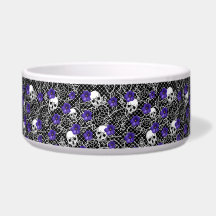 Fleurs violettes, crânes et dentelle