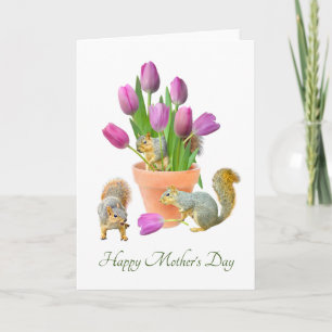 Écureuils avec la carte de fête des mères tulipes