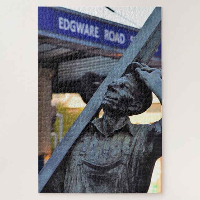 Edgeware Road Station Statue - 20x30 - 1014 Stk. (Vertikal)