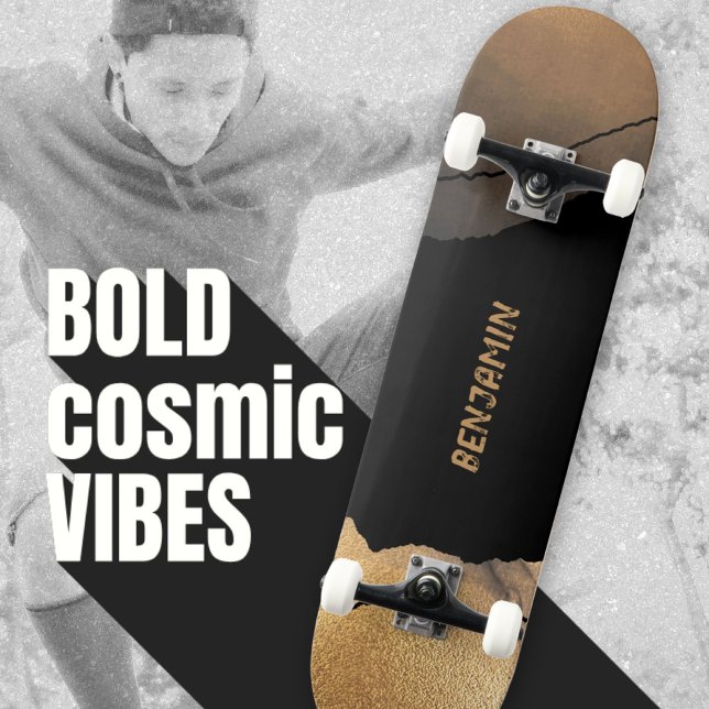 Edgy Black und Gold Modern Skateboard (Black and Gold Space-Inspired Modern Your Name Skateboard ©Susanne Sachers - Sunny Wanderlust 🌞✈️)