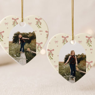 Edierbare rosa Schleifen-Mistel-Weihnachts-Herz-Fo Keramik Ornament