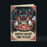 EDITABLE Vintag Funny Christmas Card Feiertagskarte<br><div class="desc">Vintage Weihnachtskarte mit Rentier am Tisch, die Karten spielt! Personalisieren Sie es und senden Sie es als Sofortdownload an Ihre Freunde und Familie. Diese Weihnachtskarte ist auch vollständig editierbar, sodass Sie die Grüße bearbeiten können, oder verlassen, wie es ist, und unterschreiben Sie es mit allen Ihren Namen. Im Innern befindet...</div>