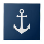 Editierbare Hintergrundfarbe Weißer Anker Fliese<br><div class="desc">Nautische Keramik mit einem weißen Anker vor einer bearbeitbaren Hintergrundfarbe (klicken Sie auf Anpassen,  um zu ändern).
Um Text hinzuzufügen,  klicken Sie auf die Schaltfläche "Anpassen". 
*Bitte beachten Sie,  dass das Zazzle-Wasserzeichen,  das in der Zoomvorschau erscheint,  NICHT auf dem Endprodukt erscheint. 
© Rosewood und Citrus</div>