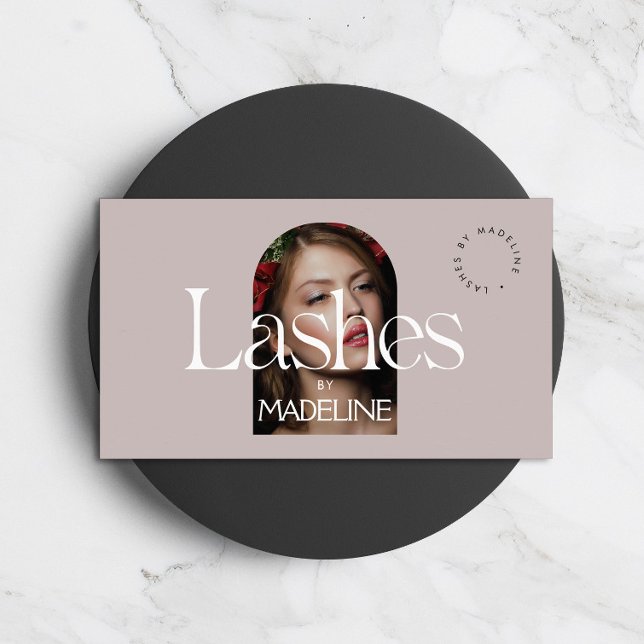Editorial Chic Text Lashes Blush Mauve Visitenkarte (Von Creator hochgeladen)