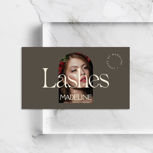 Editorial Chic Text Lashes Ivory/Brown Visitenkarte (Von Creator hochgeladen)