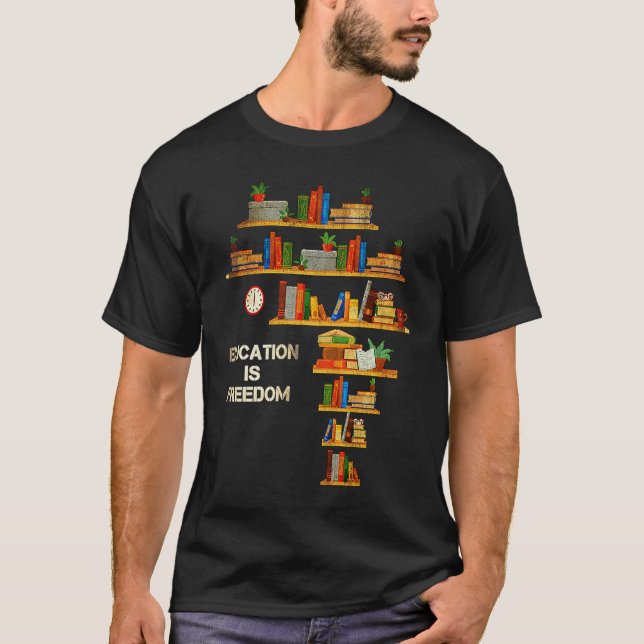 Education Freedom Africa Map Bookshelf Black Histo T-Shirt (Vorderseite)