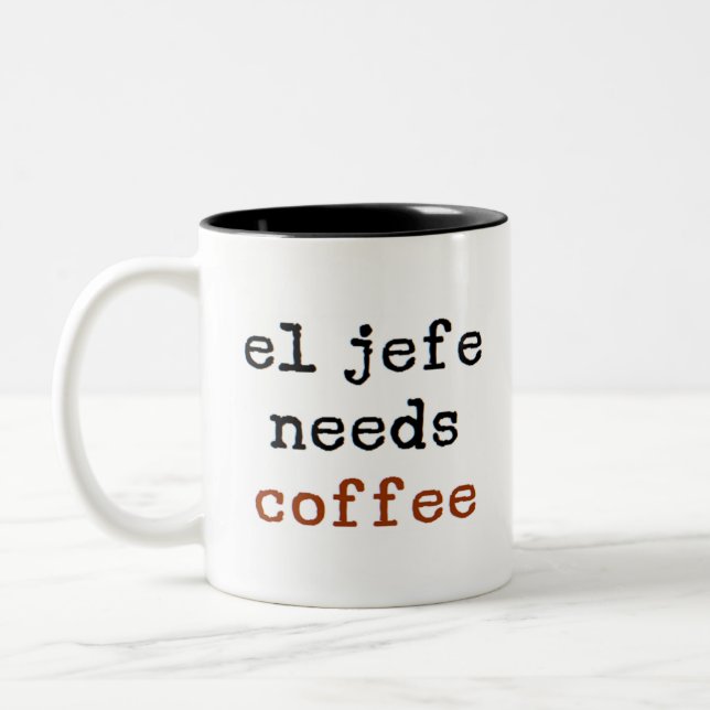 Eel Jefe braucht Kaffee Zweifarbige Tasse (Links)
