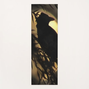 Eerie Raven Silhouette gegen den blühenden Mond Yogamatte