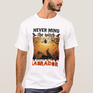 Egal Hexe Vorsicht Labrador Halloween Hund Kürbis T-Shirt