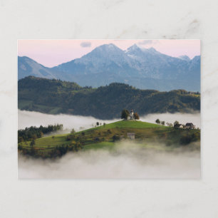 Eglise St Thomas avec carte des montagnes en Slové