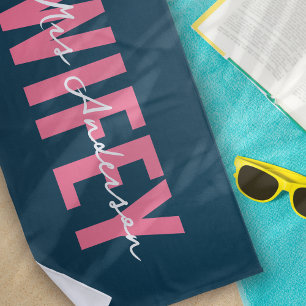Ehefrau Blau Rosa Monogramm Schrift Strandtuch