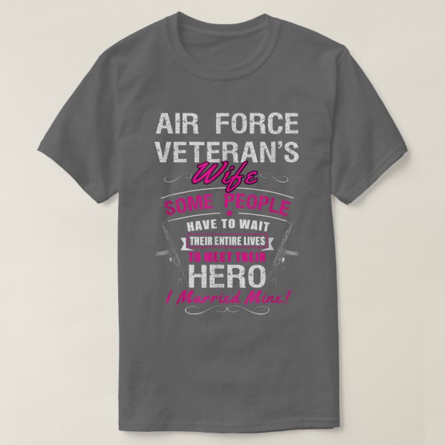 Ehefrau der Luftwaffe Veteran einige Leute  T-Shirt (Design vorne)