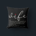 Ehefrau Elegante Skript-Liebe Schwarz und Weiß hör Kissen<br><div class="desc">Personalisieren Sie für Ihre besondere Ehefrau,  um ein einzigartiges Geschenk für Geburtstage,  Jahrestage,  Hochzeiten,  Weihnachten oder jeden Tag,  den Sie gewollt,  um zu zeigen,  wie viel sie zu Ihnen bedeutet. Eine perfekte Art,  ihr zu zeigen,  wie phantastisch sie jeden Tag ist. von Thisisnotme© entwickelt</div>