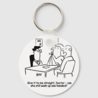 Ehefrau hat einen gebrochenen Arm in einem Tuch. F
