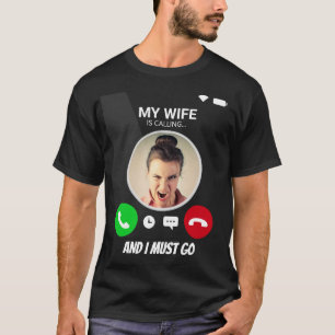 Ehefrau ruft an Lustiges Geschenk für Ehefrau Freu T-Shirt
