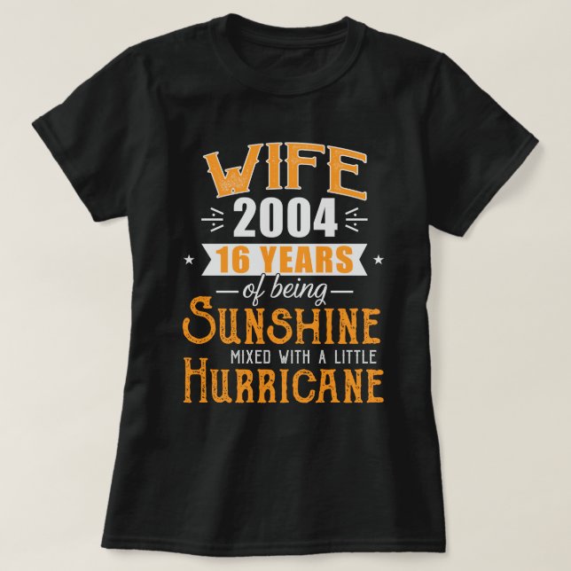 Ehefrau seit 2004 Geschenk, 16-jähriges Hochzeitst T-Shirt (Design vorne)